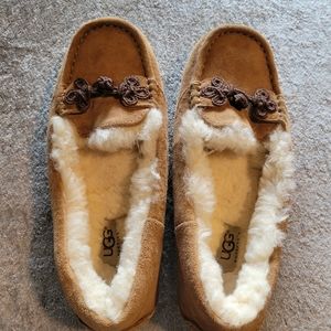 Womens UGG Suki Slippers Moccasins Size 6 Chestnut
